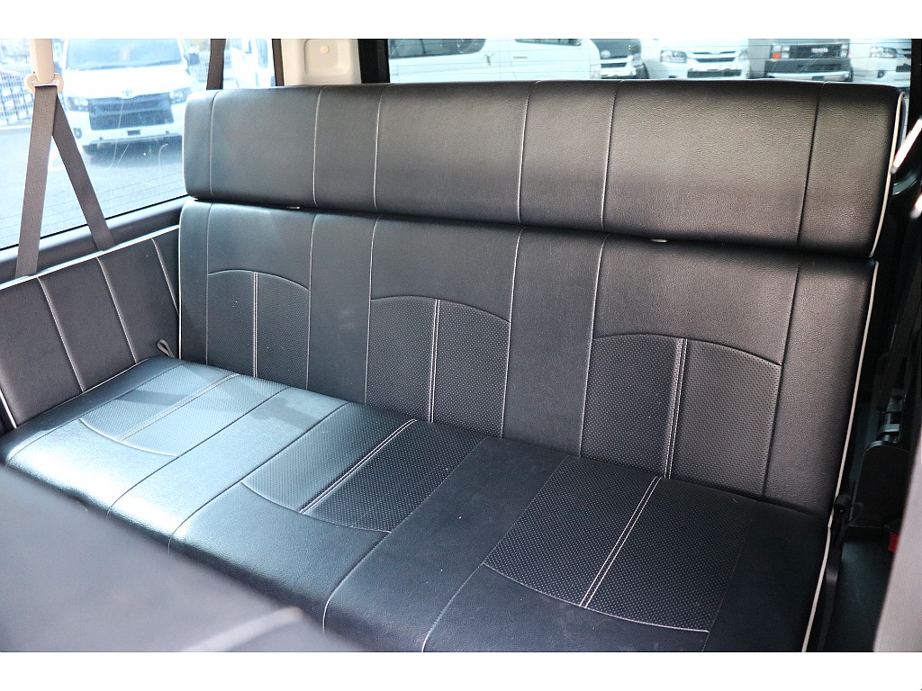 3列目シートも3人掛け！