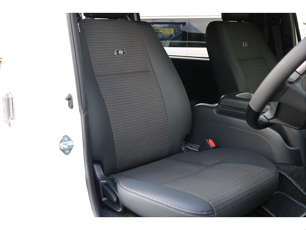 ダークプライムS専用ハーフレザーシート！