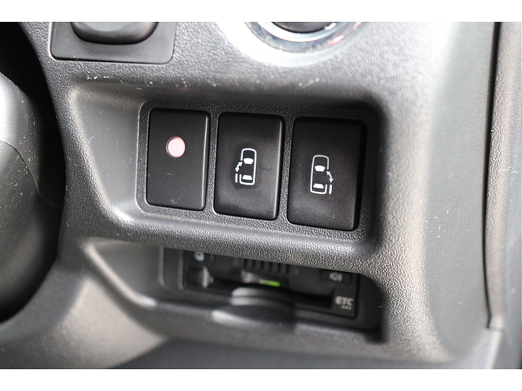 両側パワースライドドア！