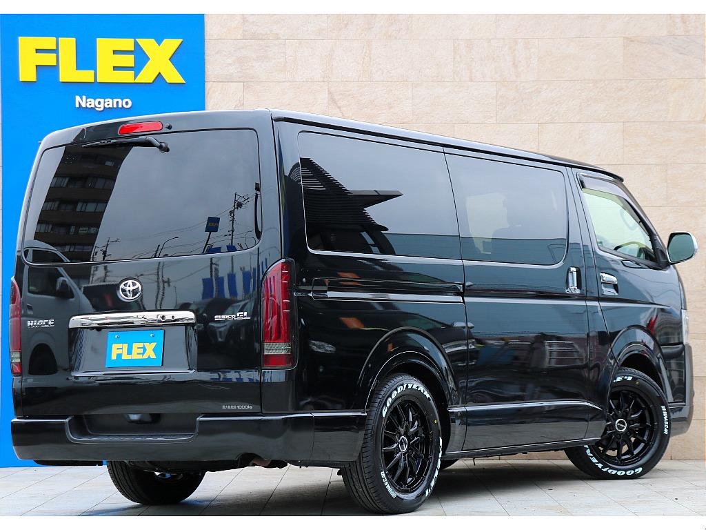 カスタム盛りだくさんのお得な1台！