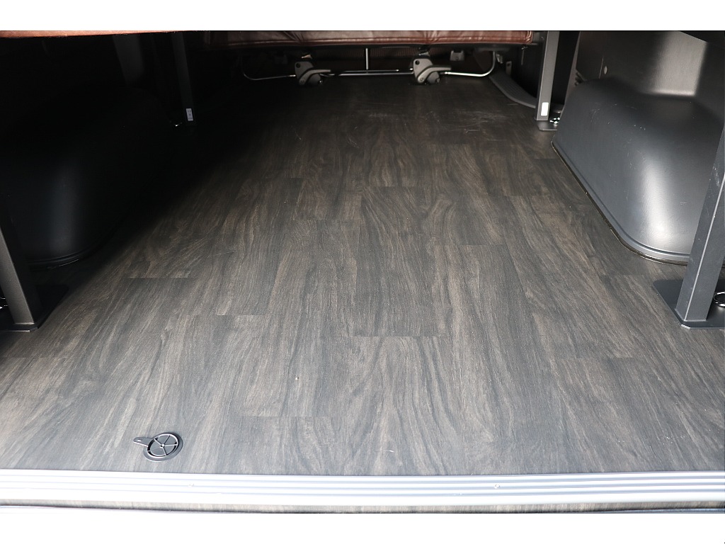 フローリング床張り施工！