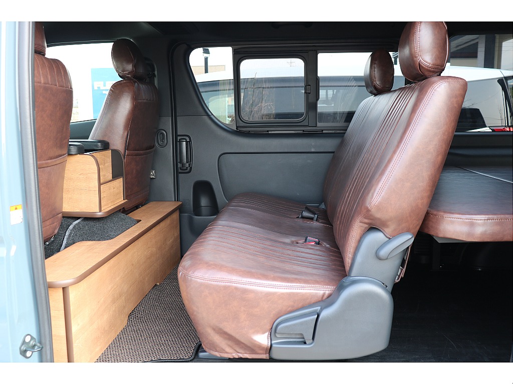 2列目足元も広々！