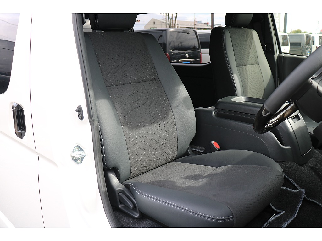 トヨタ&nbsp;ハイエースバン&nbsp;5D2.8DTスーパーGLダークプライムⅡL 4WD&nbsp;BIG-Xナビ、ベッドキット！&nbsp;長野県の詳細画像&nbsp;その12