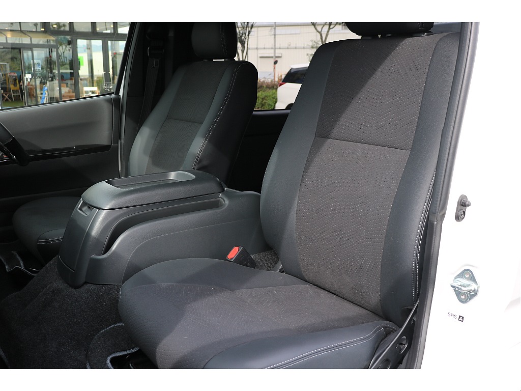 トヨタ&nbsp;ハイエースバン&nbsp;5D2.8DTスーパーGLダークプライムⅡL 4WD&nbsp;BIG-Xナビ、ベッドキット！&nbsp;長野県の詳細画像&nbsp;その13