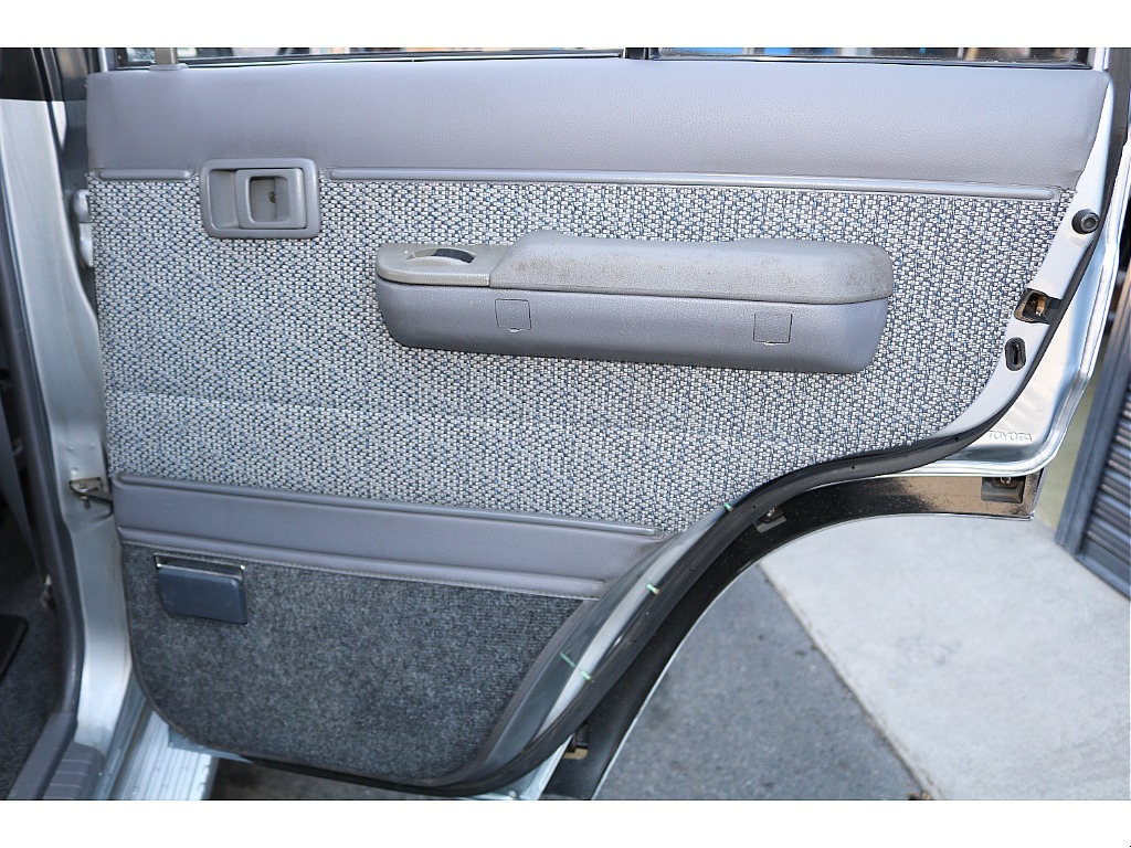 セカンドシートの内張り！