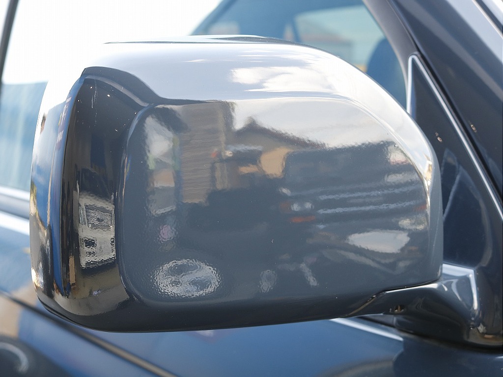 サイドミラーはボディと同色！