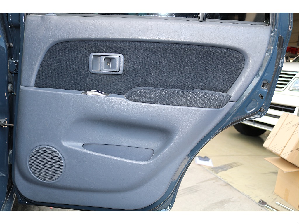 セカンドシートの内張り