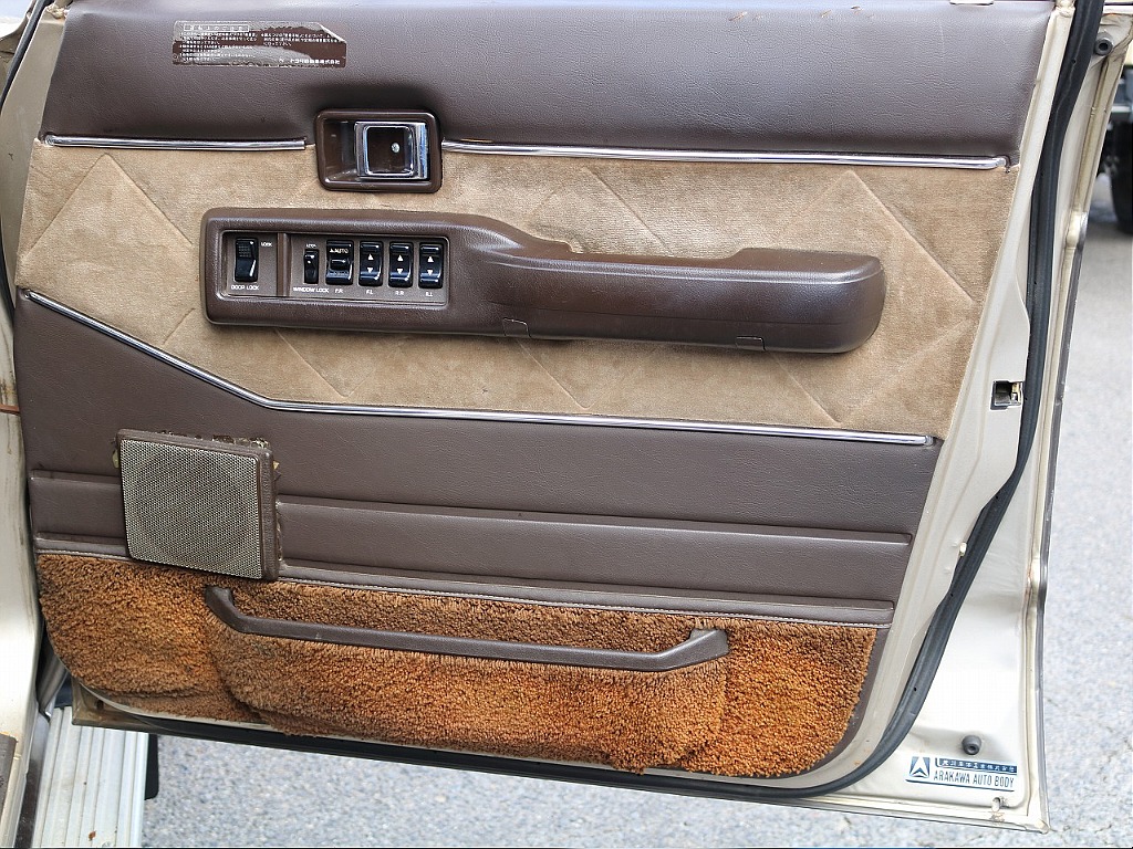 運転席の内張りです！