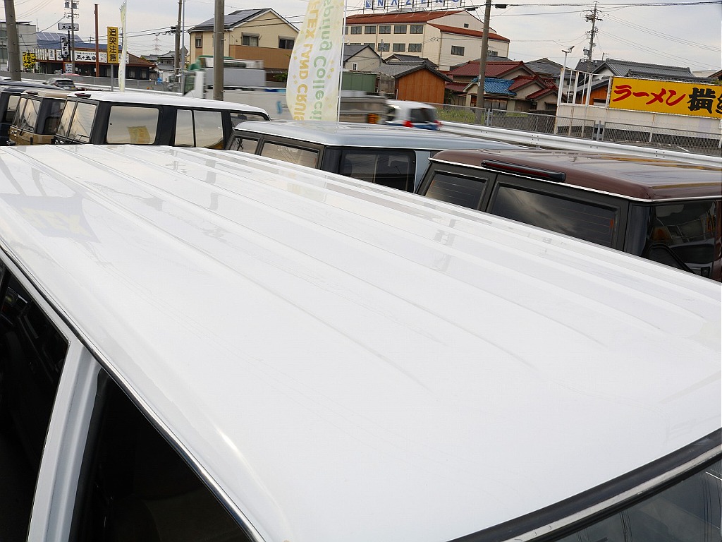 ルーフまで新品塗装！普段は中々見る事がないと思いますが、洗車などをした際にたまには見てあげて下さいね♪