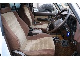 フロントシートは運転席の中でも、滞在時間が多くなりますし、皆さんのことを安全に目的地まで連れていくという重大な任務があります！快適な車内にするため、スタッフが一生懸命サポートします！