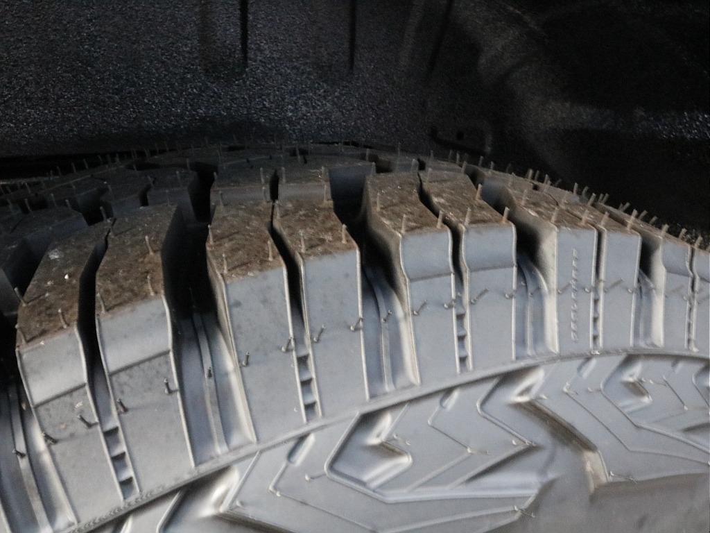 タイヤは新品タイヤとなります。