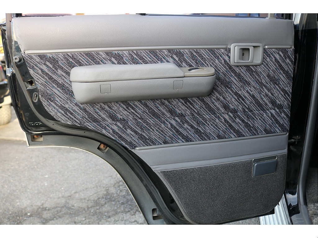 セカンドシートの内張り