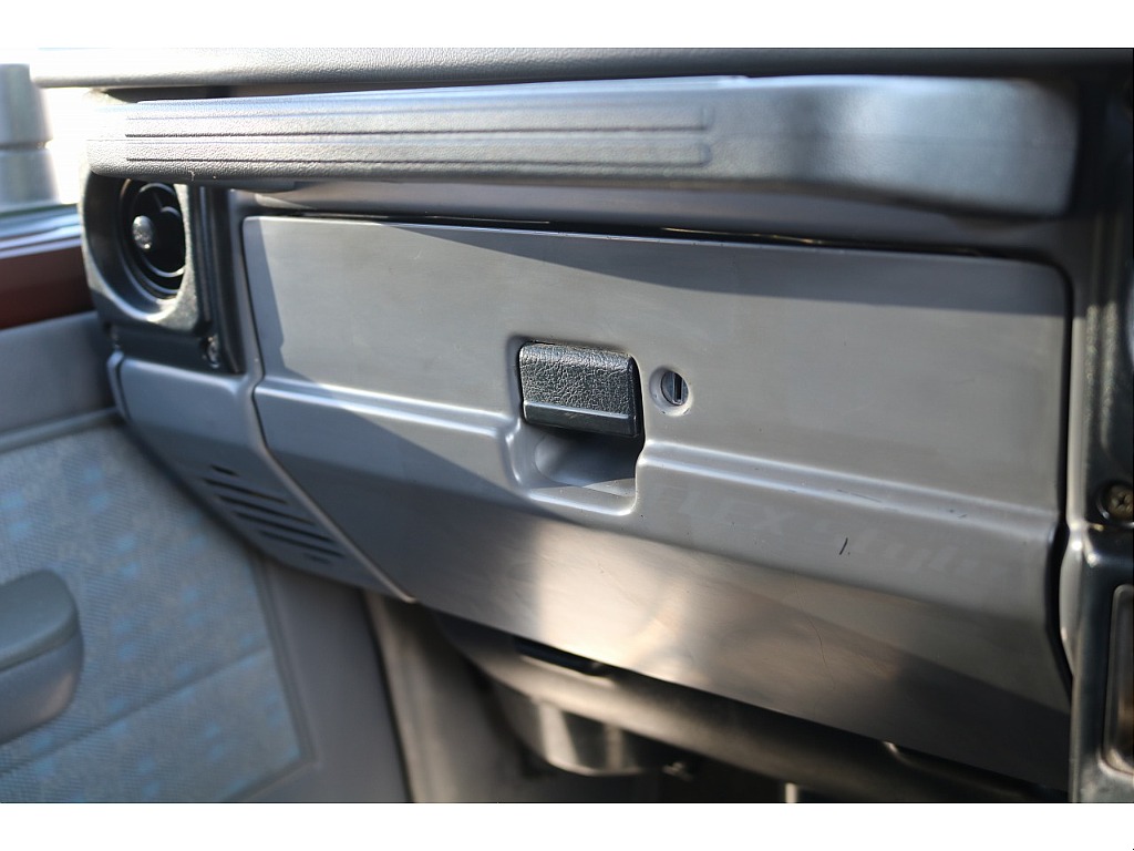 グローブボックス