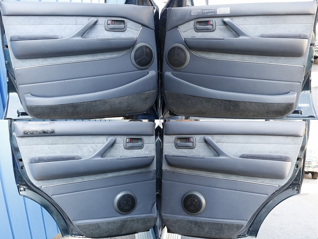 内張り、大きな傷や汚れもなく、きれいな状態です！オリジナルの生地をリペア等が最近のトレンドになっておりますが、こちらはシートに特徴がありますので、シンプルな状態のほうがオススメです！