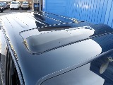 サンルーフからの太陽光により車内が明るくなることで解放感を感じることが出来ます！ルーフラックなどのカスタムも可能になりますのでお気軽にご相談ください！