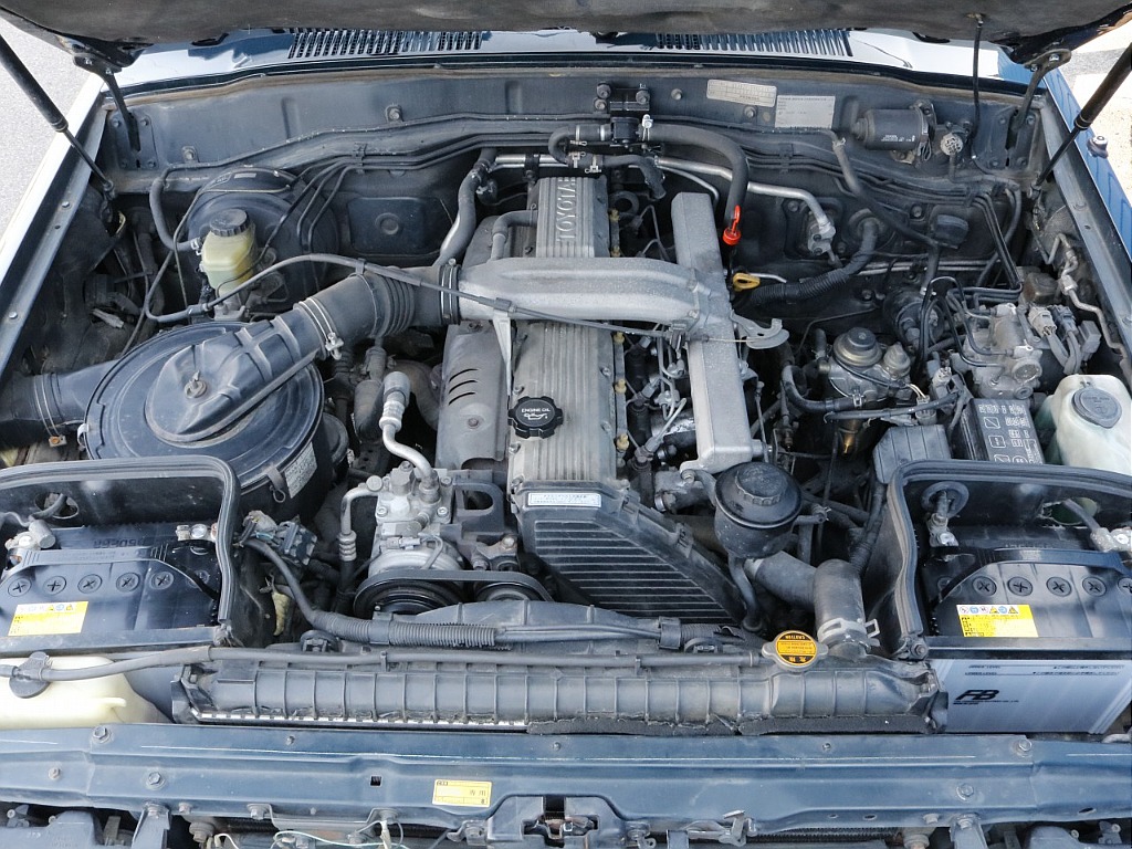 エンジンルームの状態も良いです。