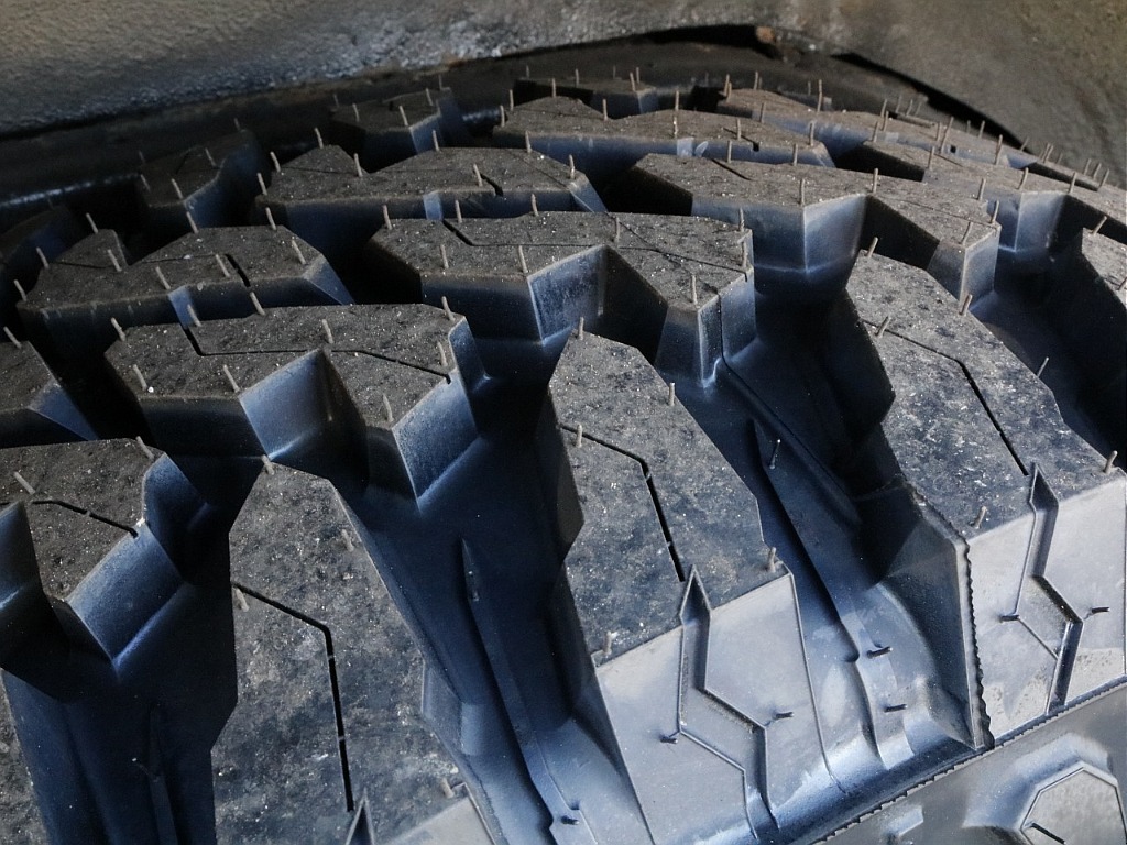 新品タイヤなので溝の心配もございません。