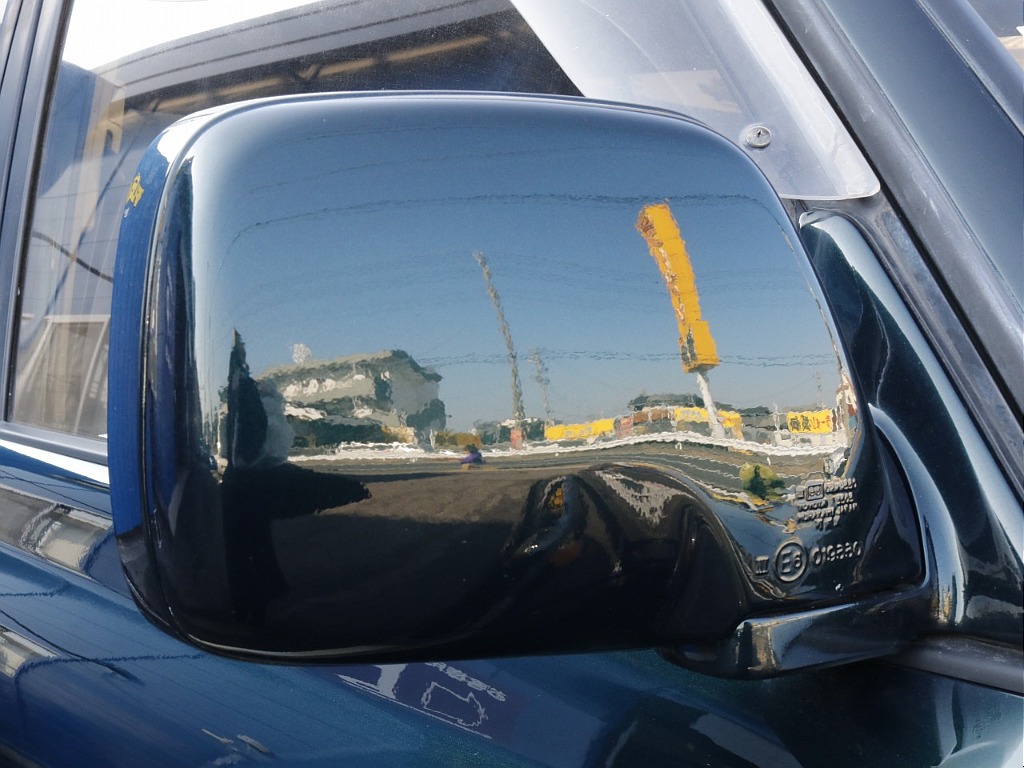 ＢＯＤＹと同カラーのサイドミラー