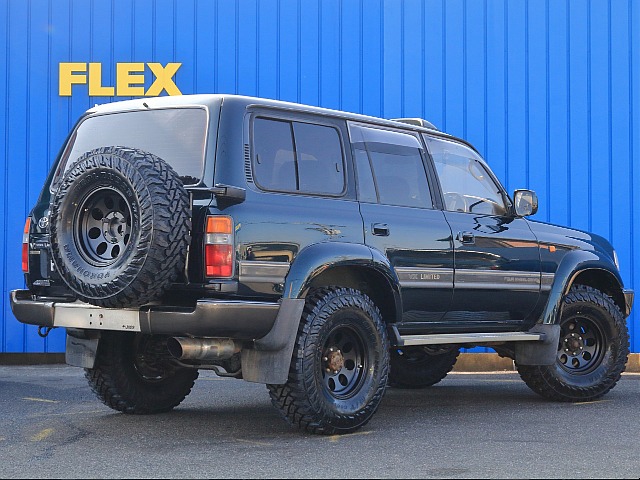 ごつい背面タイヤはTHEランクル感が強く、不動の人気ポイントでもあります。