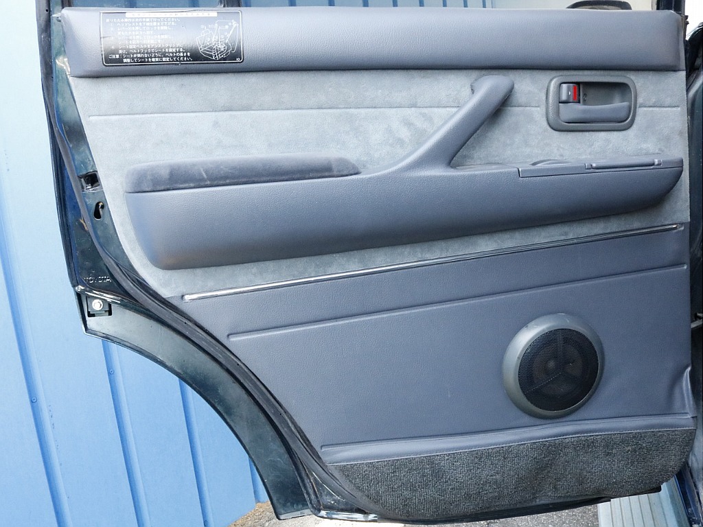 助手席側のセカンドシートの内張り