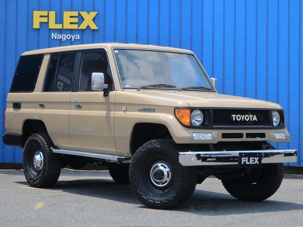 こちらのお車は、車長４５３cm、車幅169ｃｍ、車高が198ｃｍとなります。２インチリフトアップ済です！！ぜひ見晴らしの良い運転席を体感しにいらしてください♪