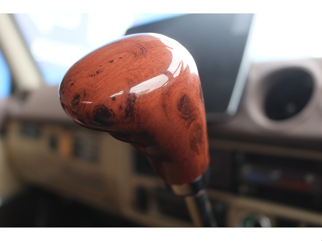 オシャレなウッドシフトノブになります！