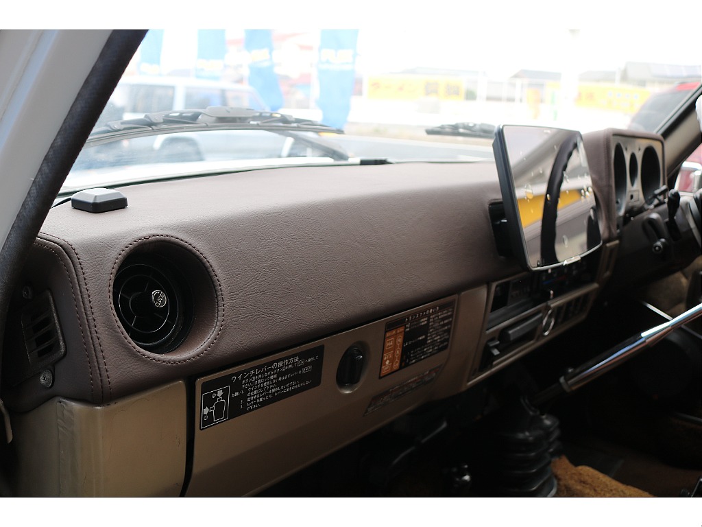 ダッシュボード張り替え済み！