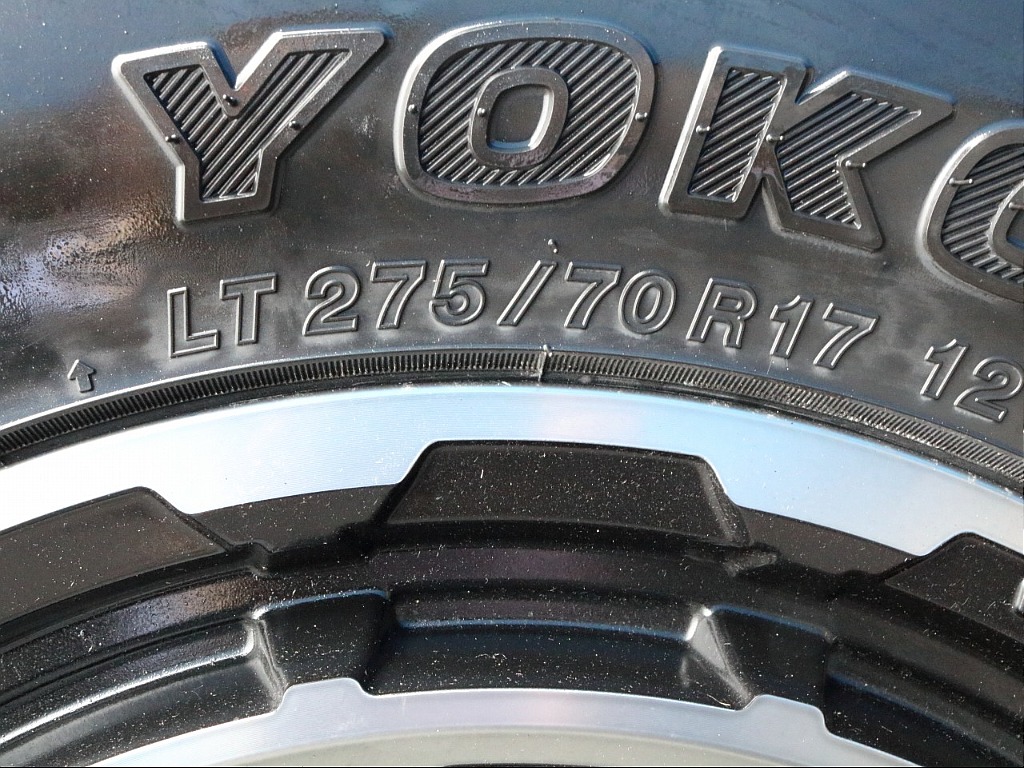 タイヤサイズは275/70R17になります！
