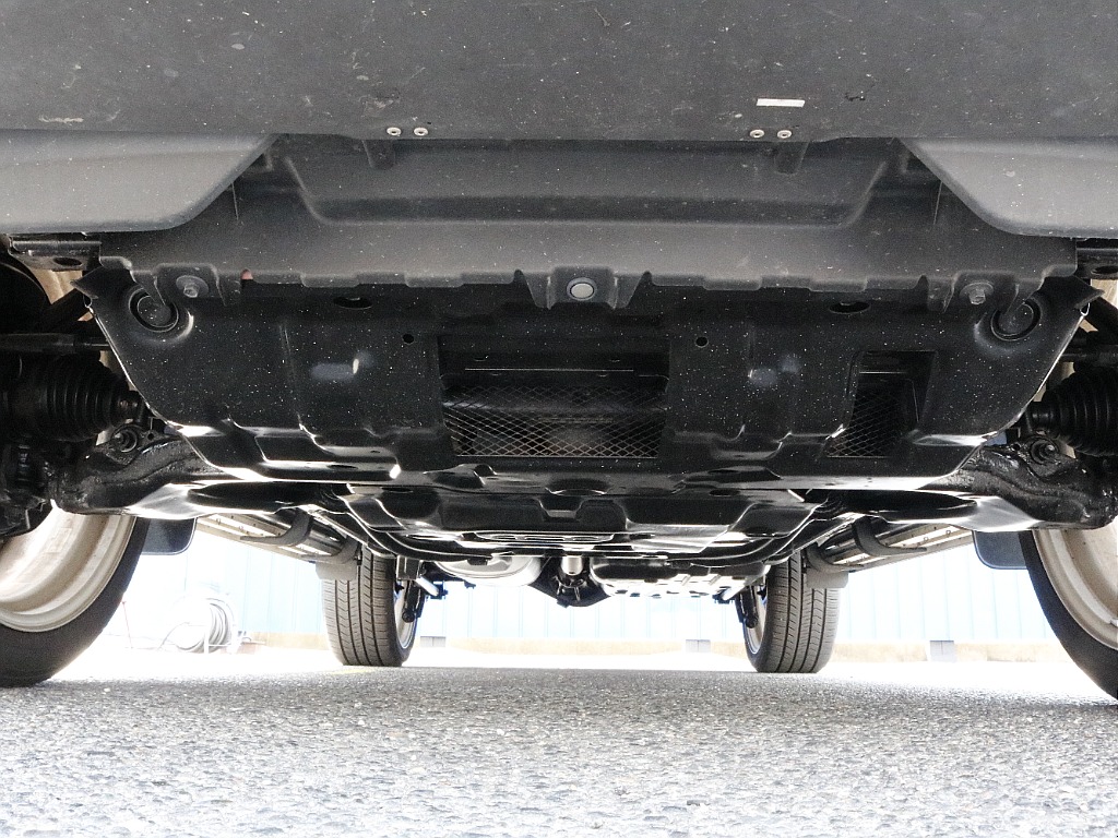 足回りはリフレッシュも兼ねて、リーフやショックアブソーバーの交換も可能です！