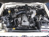 エンジンルームも綺麗な状態です ！