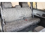 セカンドシートには肘置きもついており、便利です☆