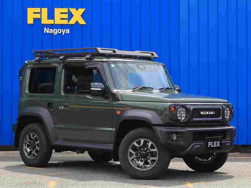 3ドアの4WD車！コンパクトなボディサイズは、街中での取り回しやすさを実現しています♪