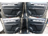 中古車選びで、意外と気になる内張り★線傷や黒ズミなどの目立つ汚れは全く見受けれません！また、反射板も付いていますので夜の乗り降りなども安全です♪