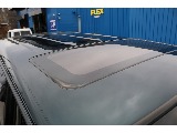 サンルーフからの太陽光により車内が明るくなることで解放感を感じることが出来ます！ルーフラックなどのカスタムも可能になりますのでお気軽にご相談ください！