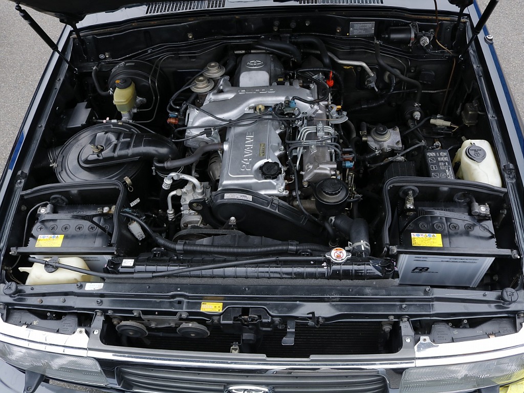 エンジンルームも綺麗な状態です ！