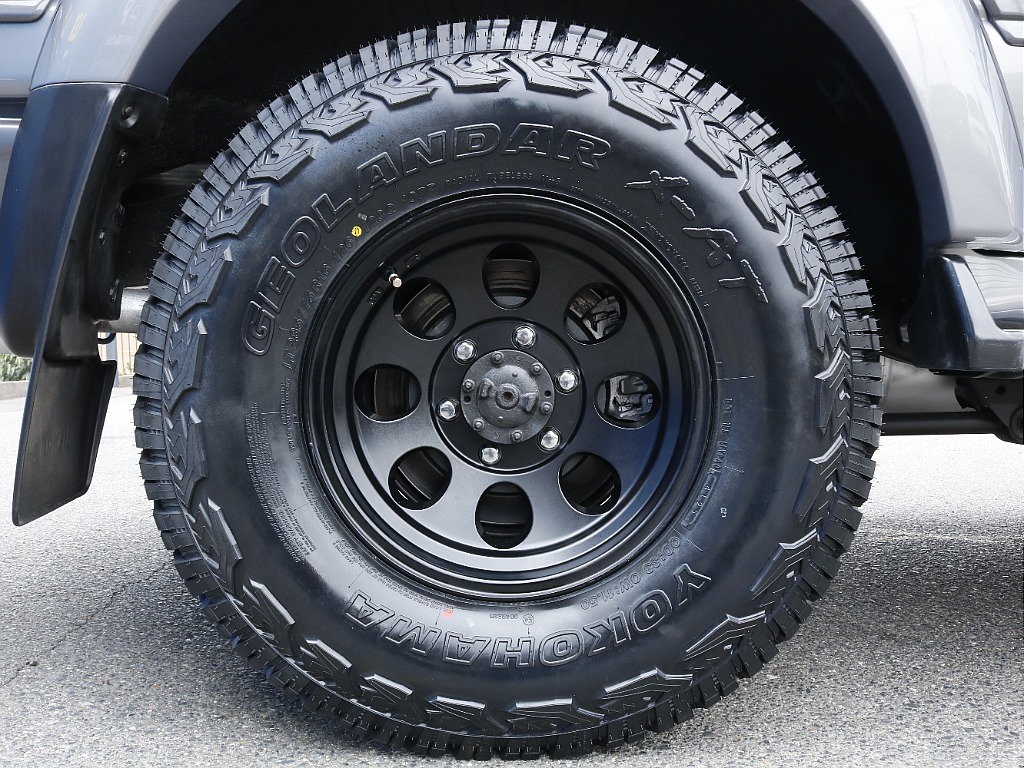 タイヤホイールは新品ジムラインAW