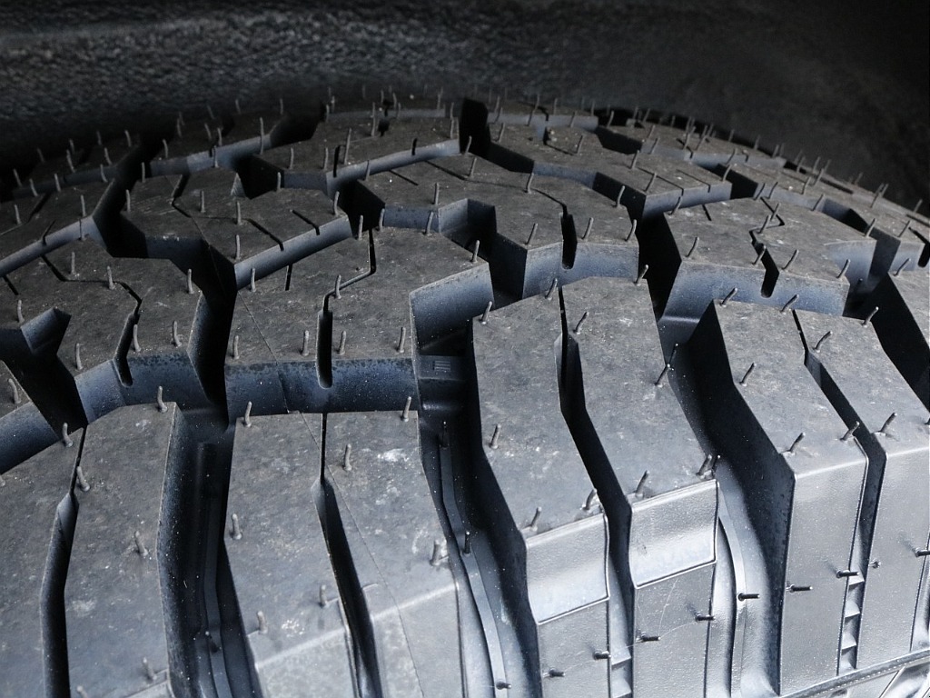 新品なので溝もバッチリ！！