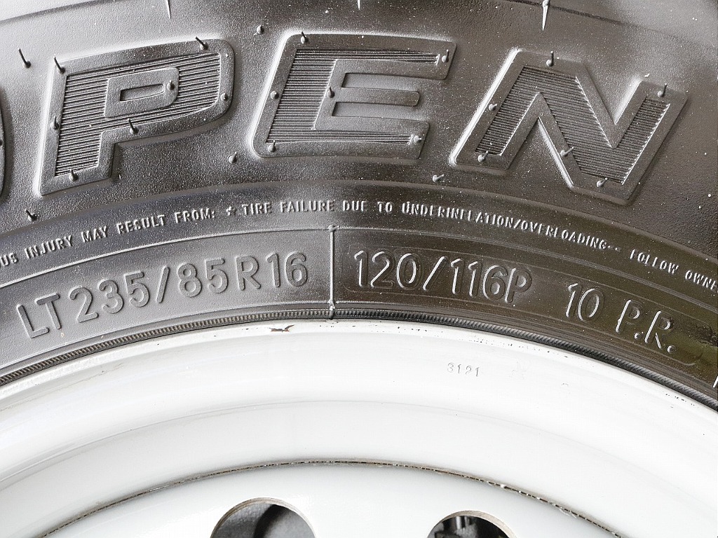 タイヤは、TOYO M/Tタイヤ（235/85/16）です！！
