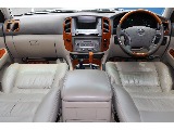 運転席にこそ使用感がありますが、純正の本革シートがまだまだお使いいただける状態で残っております！