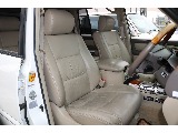 フロントシートは運転席の中でも、滞在時間が多くなりますし、皆さんのことを安全に目的地まで連れていくという重大な任務があります！快適な車内にするため、スタッフが一生懸命サポートします！