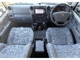 お客様お好みのシートカバーの取り付けも大歓迎です！キャメルやブラウン、レザーとファブリックのコンビネーションなど、オリジナリティ満載の車両を作りましょう！！