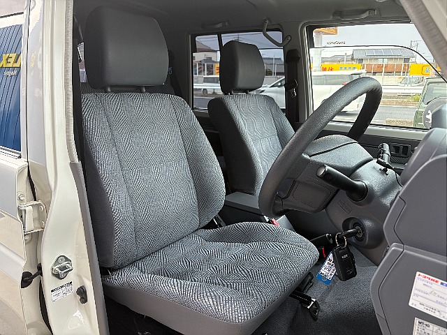 フロントシートは運転席の中でも、滞在時間が多くなりますし、皆さんのことを安全に目的地まで連れていくという重大な任務があります！快適な車内にするため、スタッフが一生懸命サポートします！