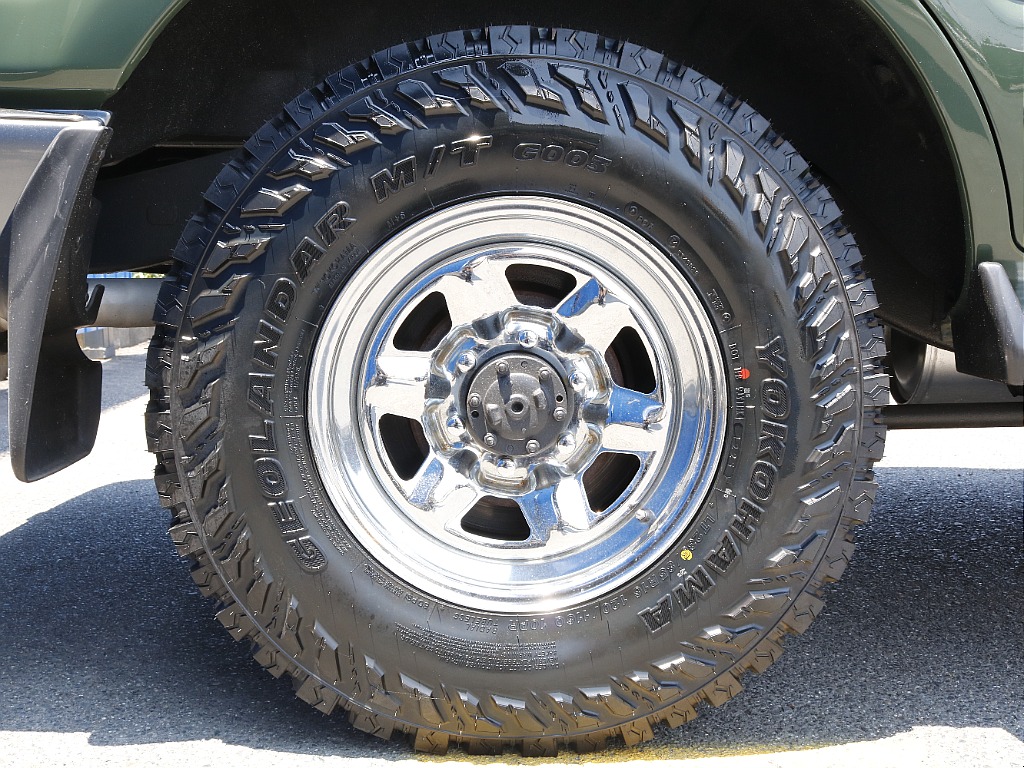 ホイールはブラックスチールホイール