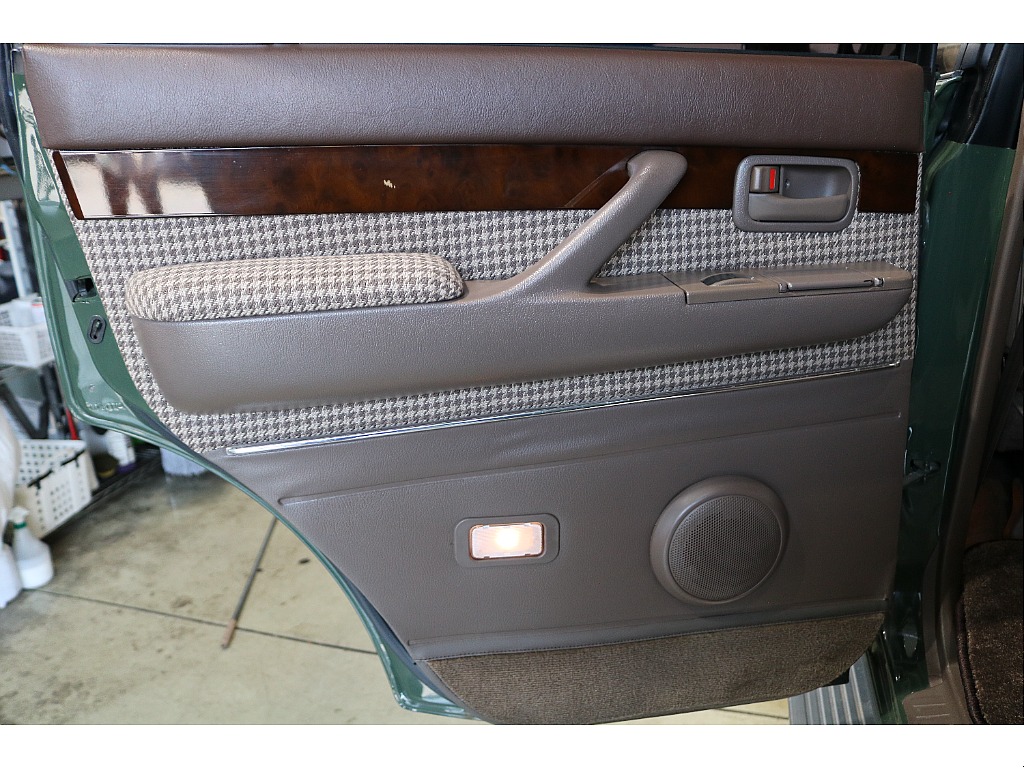 セカンドシートの内張り