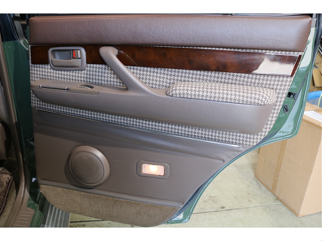 セカンドシートの内張り