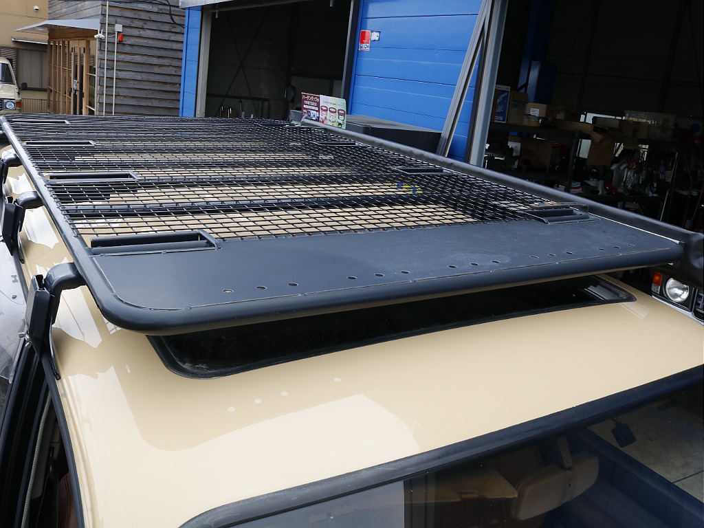 ルーフラックも搭載されていますので、大きな荷物の不安もなくアウトドアを楽しんでいただけます！