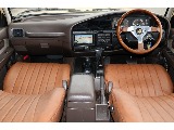 新品クラシックブラウンシートカバーをインストール済！ステアリングカラーとマッチしてオシャレですね♪