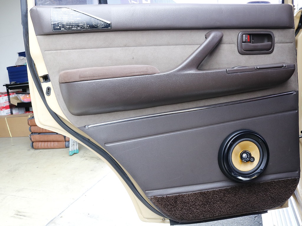 セカンドシートの内張り