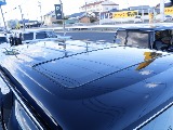 サンルーフからの太陽光により車内が明るくなることで解放感を感じることが出来ます！ルーフラックなどのカスタムも可能になりますのでお気軽にご相談ください！