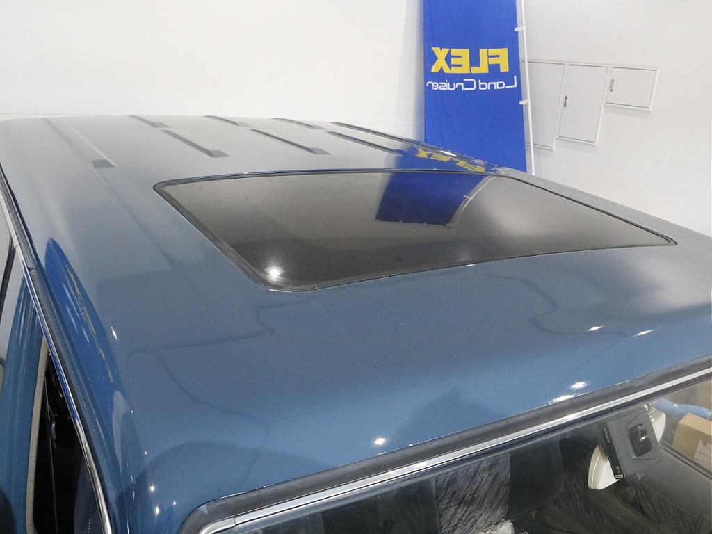 ルーフのペイントも綺麗な状態になります！！車の中でもたくさん日が当たる部分のなるので綺麗だと安心感がありますよね！
